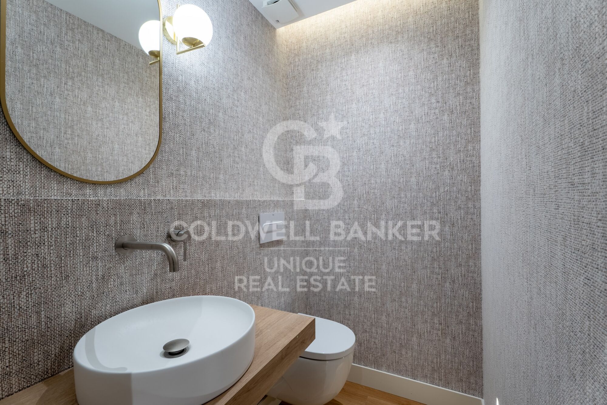 Piso exterior reformado con garaje y trastero en Castellana, Madrid