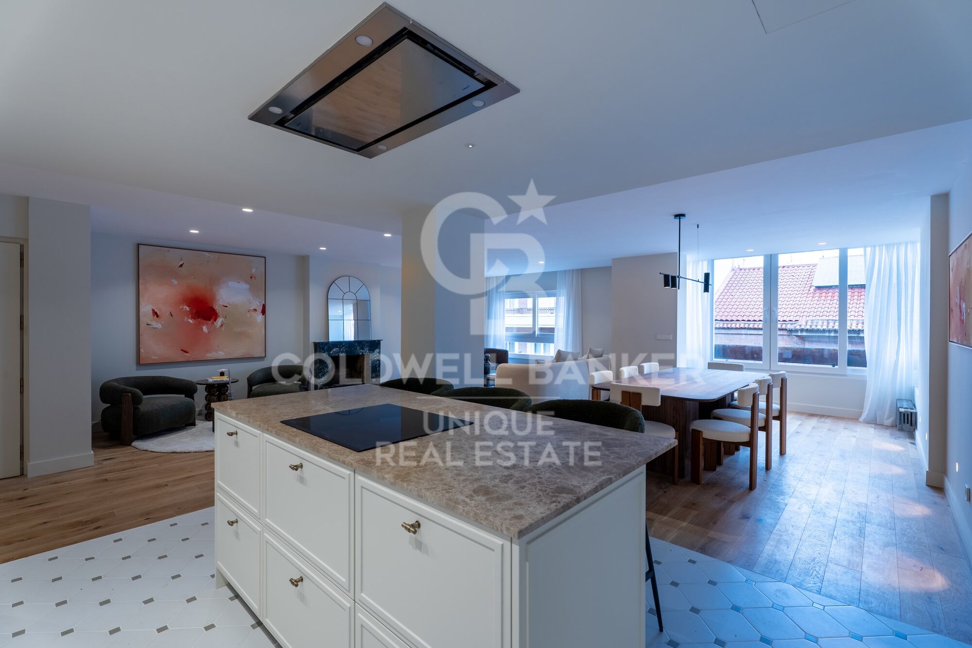 Appartement extérieur rénové avec place de parking et débarras à Castellana, Madrid