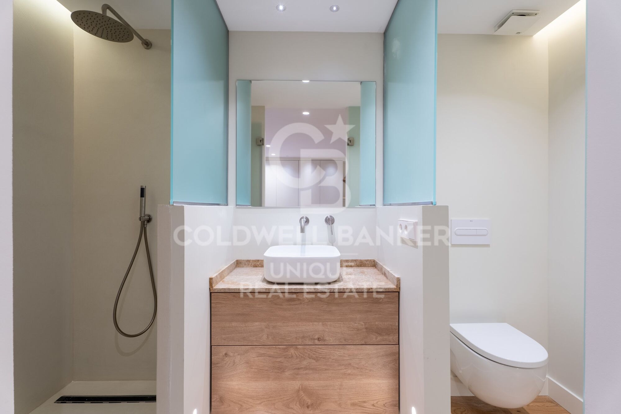 Appartement extérieur rénové avec place de parking et débarras à Castellana, Madrid