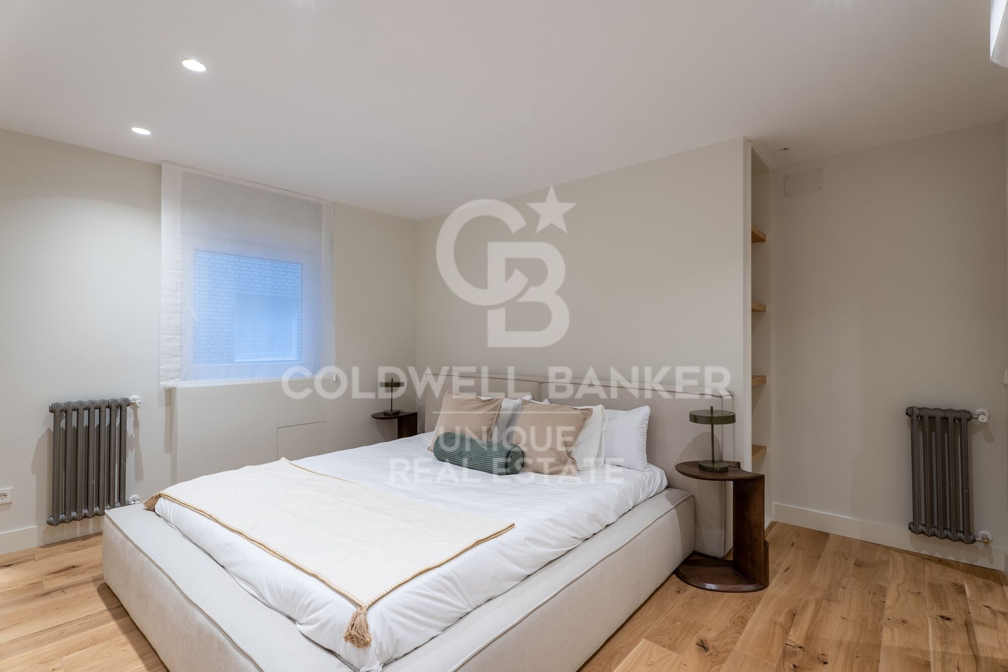 Appartement extérieur rénové avec place de parking et débarras à Castellana, Madrid