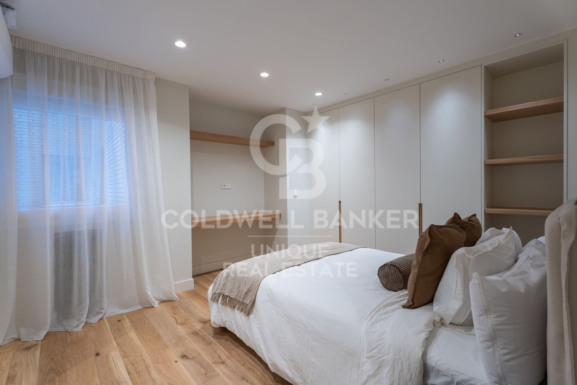 Appartement extérieur rénové avec place de parking et débarras à Castellana, Madrid