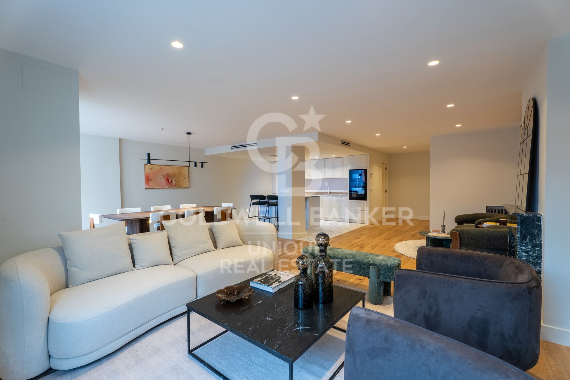 Piso exterior reformado con garaje y trastero en Castellana, Madrid