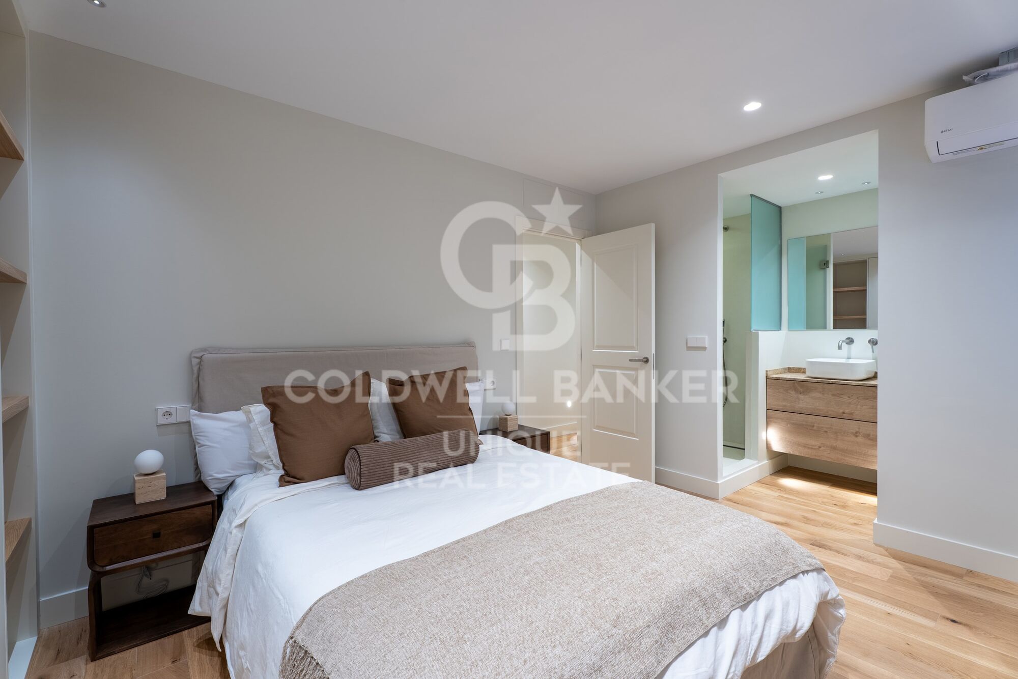 Appartement extérieur rénové avec place de parking et débarras à Castellana, Madrid