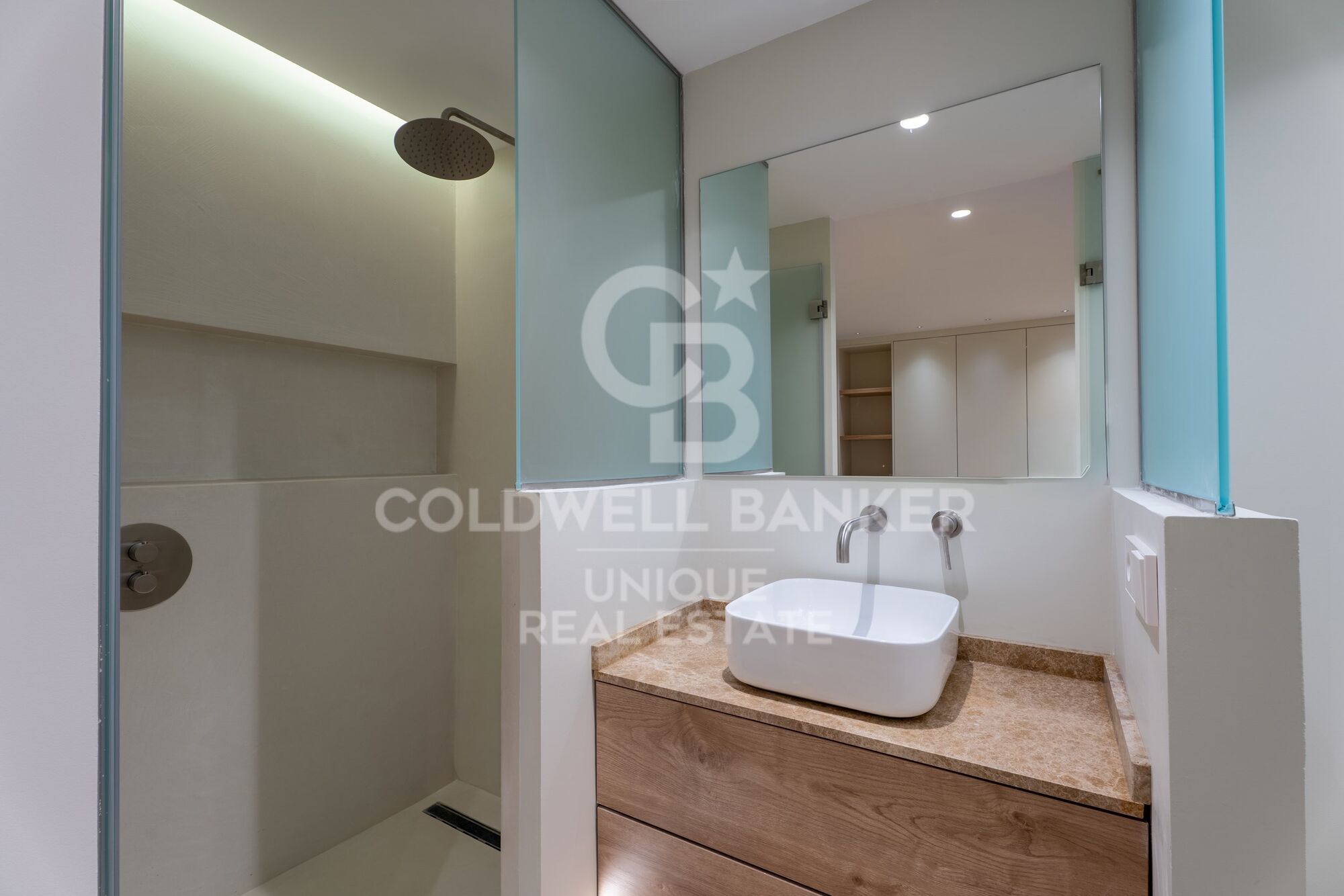 Appartement extérieur rénové avec place de parking et débarras à Castellana, Madrid