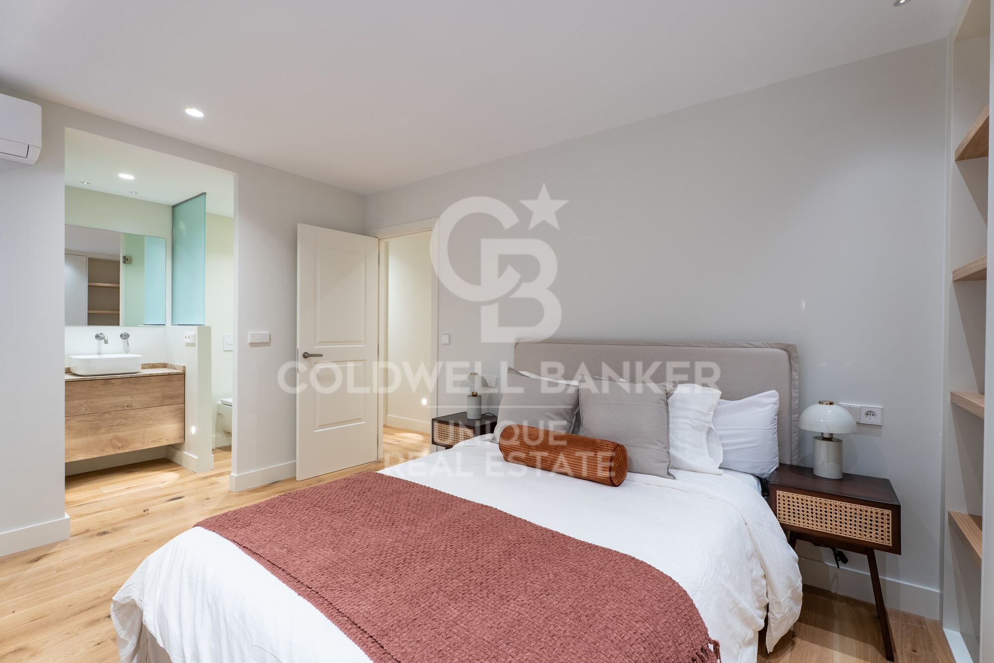 Appartement extérieur rénové avec place de parking et débarras à Castellana, Madrid