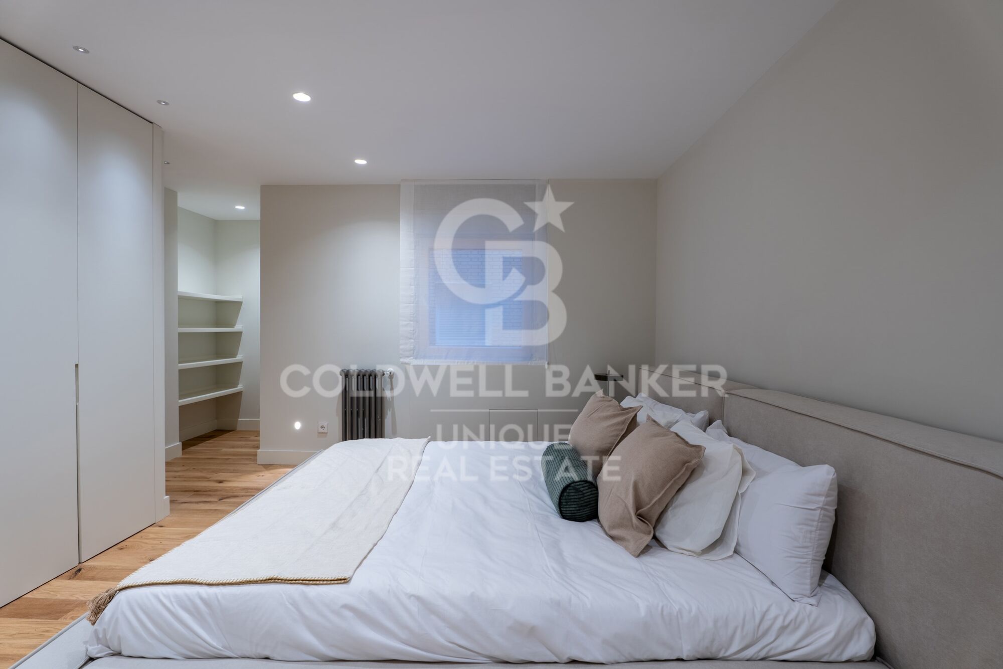 Appartement extérieur rénové avec place de parking et débarras à Castellana, Madrid