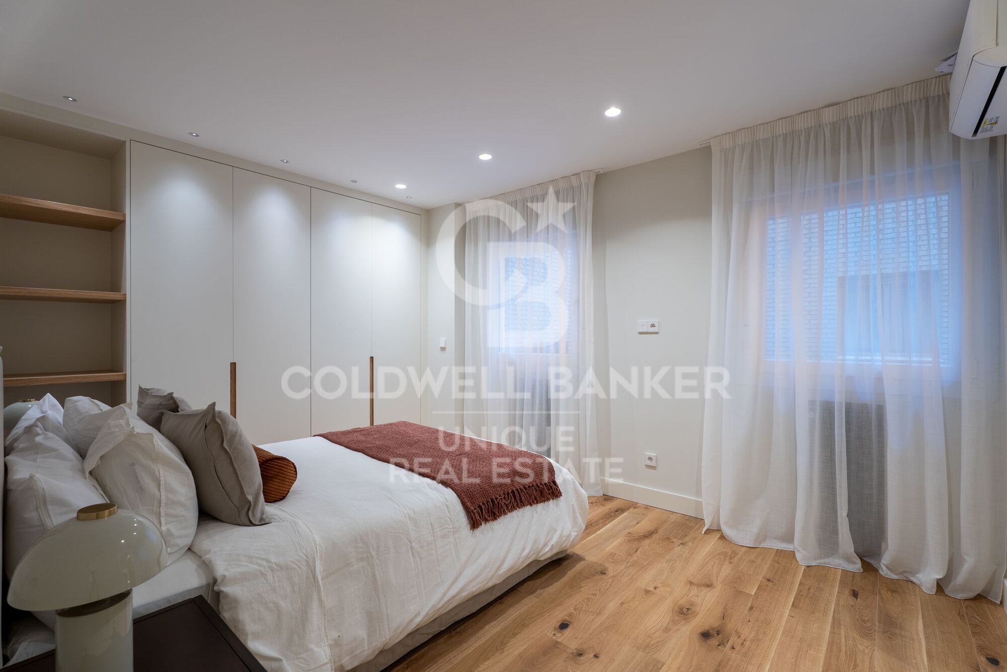 Appartement extérieur rénové avec place de parking et débarras à Castellana, Madrid