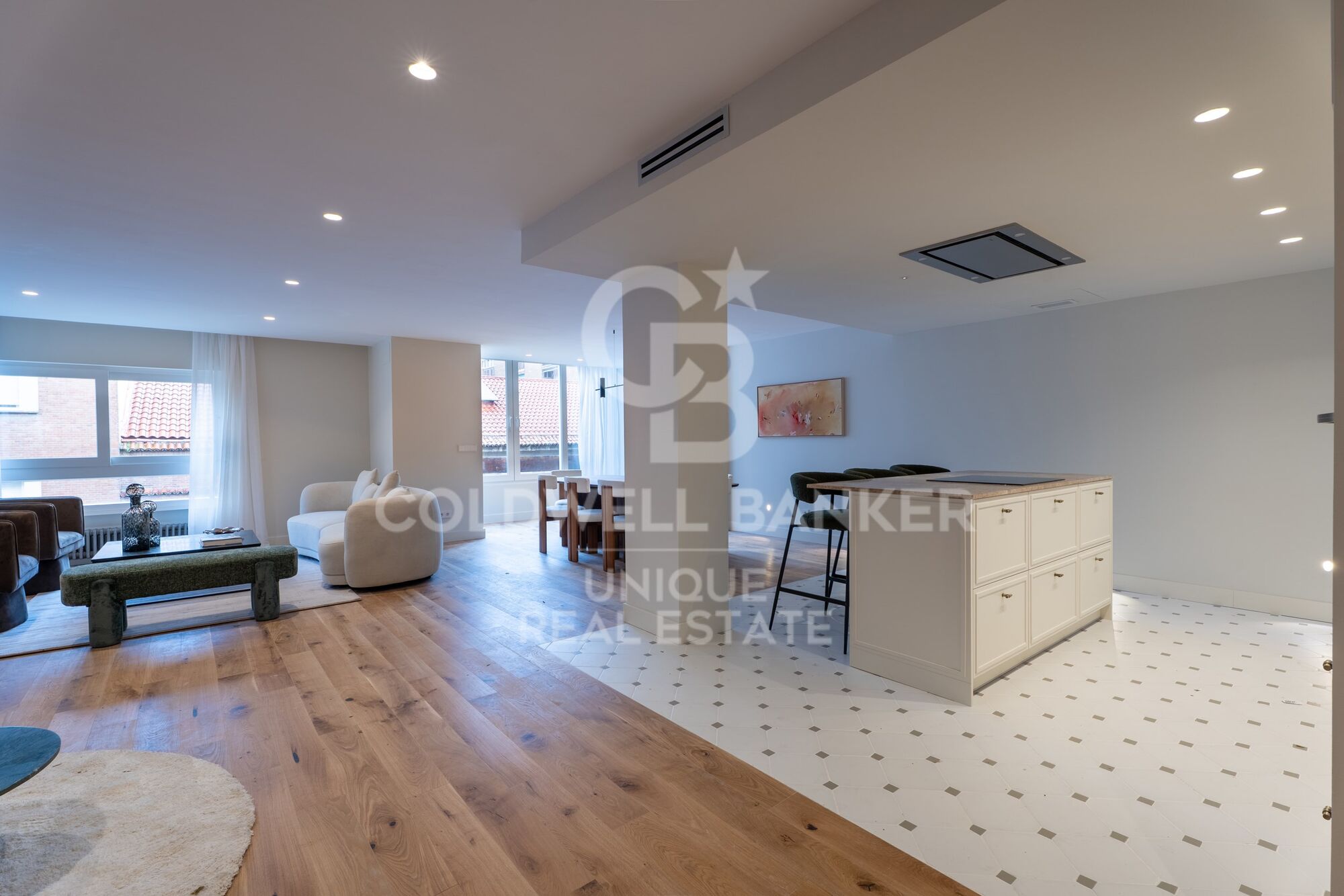 Appartement extérieur rénové avec place de parking et débarras à Castellana, Madrid