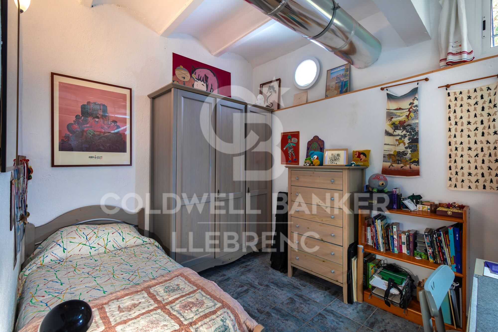 Spacious ground floor flat with great potential in the heart of Valldoreix, 4 minutes from the station