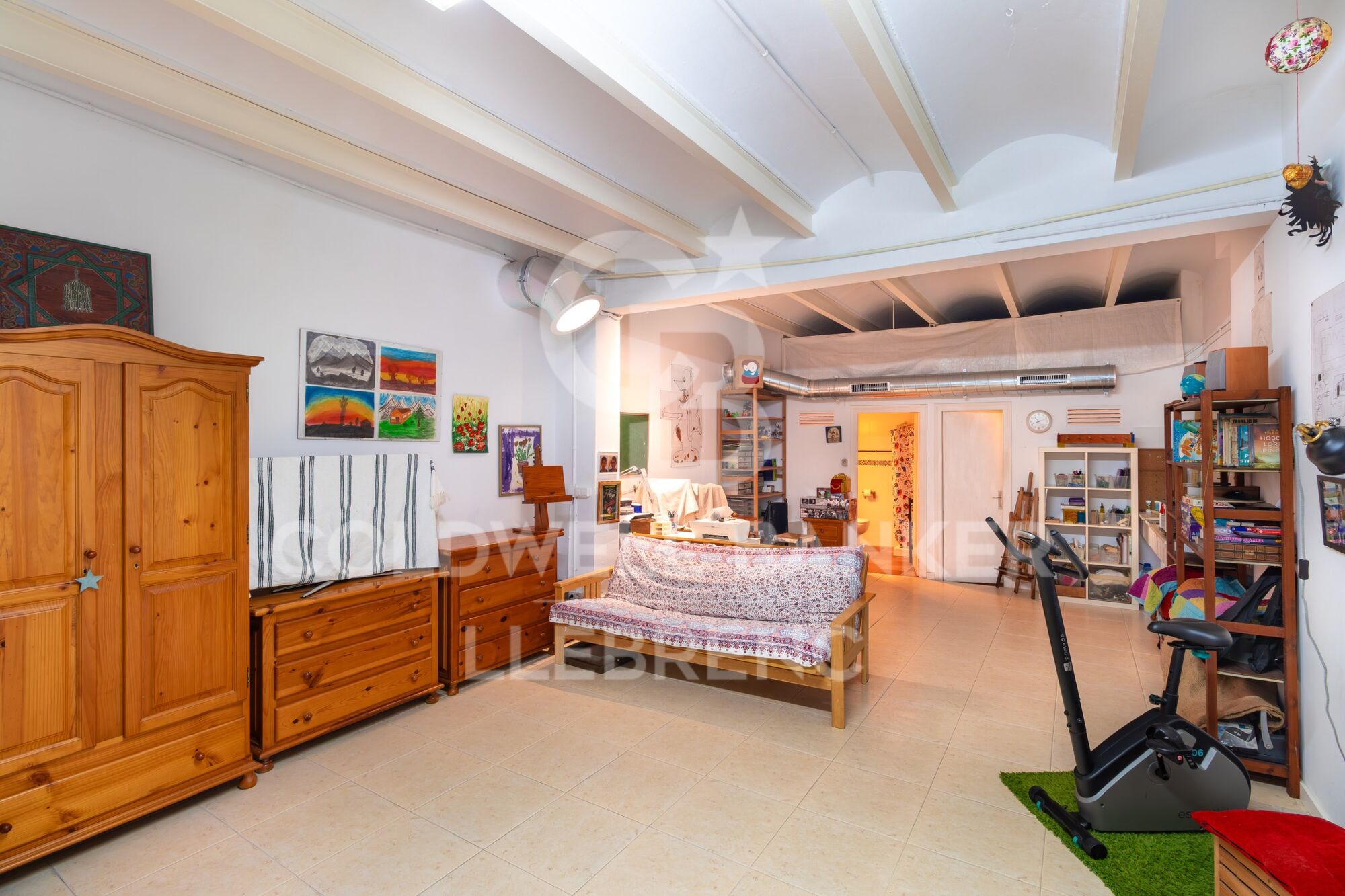 Appartement spacieux au rez-de-chaussée avec un grand potentiel en plein cur de Valldoreix, à 4 minutes de la gare