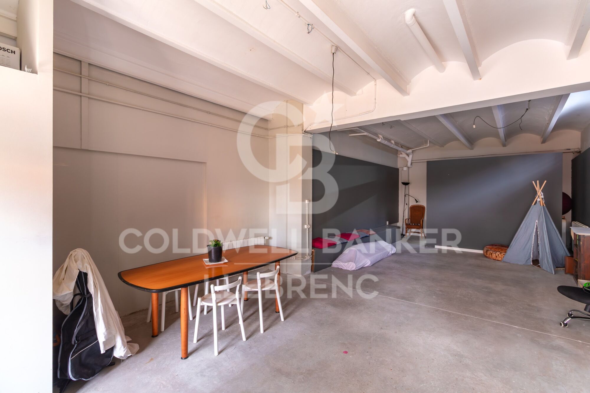 Appartement spacieux au rez-de-chaussée avec un grand potentiel en plein cur de Valldoreix, à 4 minutes de la gare