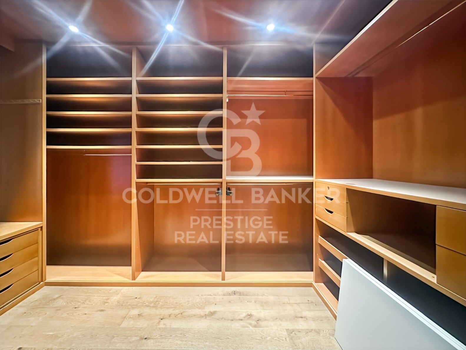 Appartement à louer à Tres Torres avec parking et piscine communautaire, Barcelone