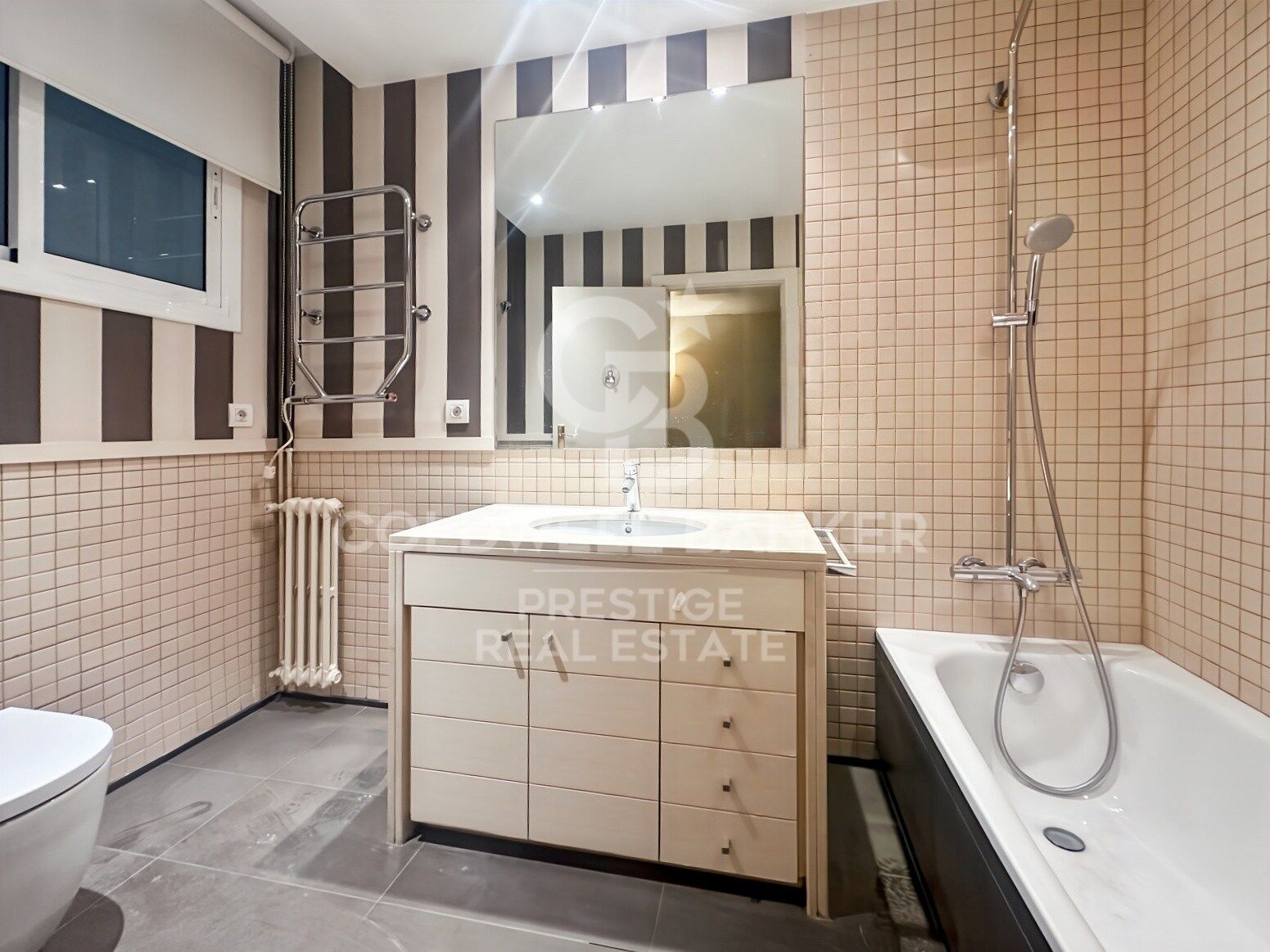 Appartement à louer à Tres Torres avec parking et piscine communautaire, Barcelone