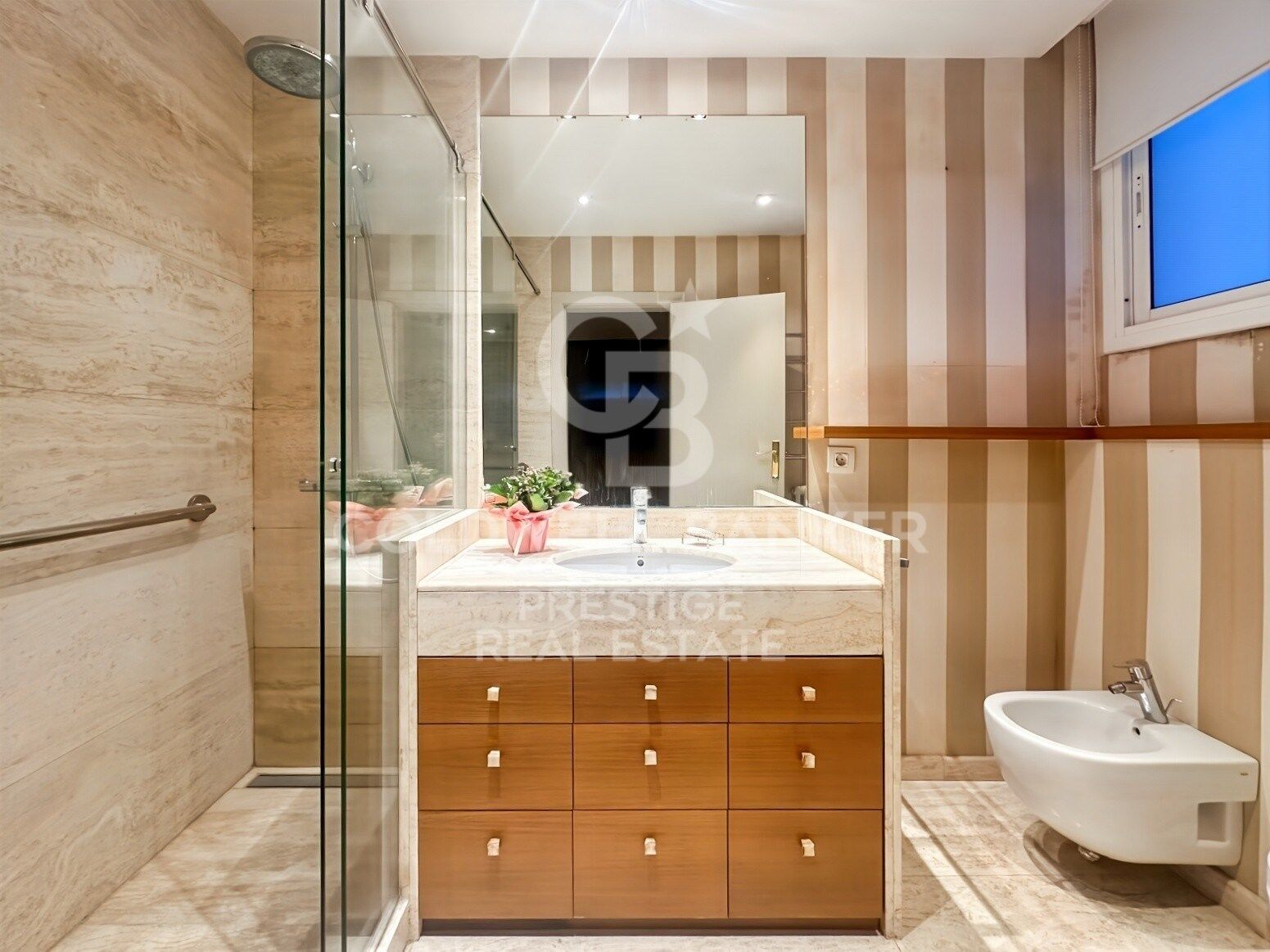 Appartement à louer à Tres Torres avec parking et piscine communautaire, Barcelone