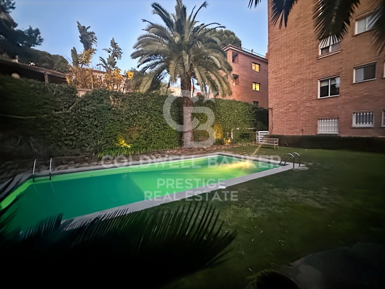 Appartement à louer à Tres Torres avec parking et piscine communautaire, Barcelone