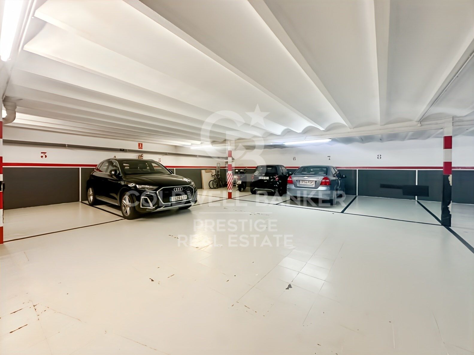 Appartement à louer à Tres Torres avec parking et piscine communautaire, Barcelone