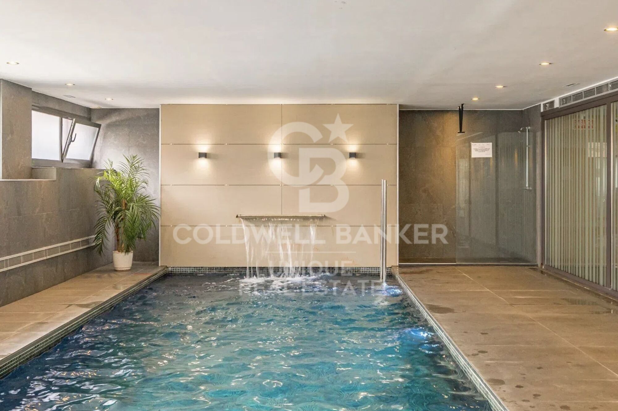 Duplex penthouse with terrace, pool, garage and storage room in Chamberí, Madrid