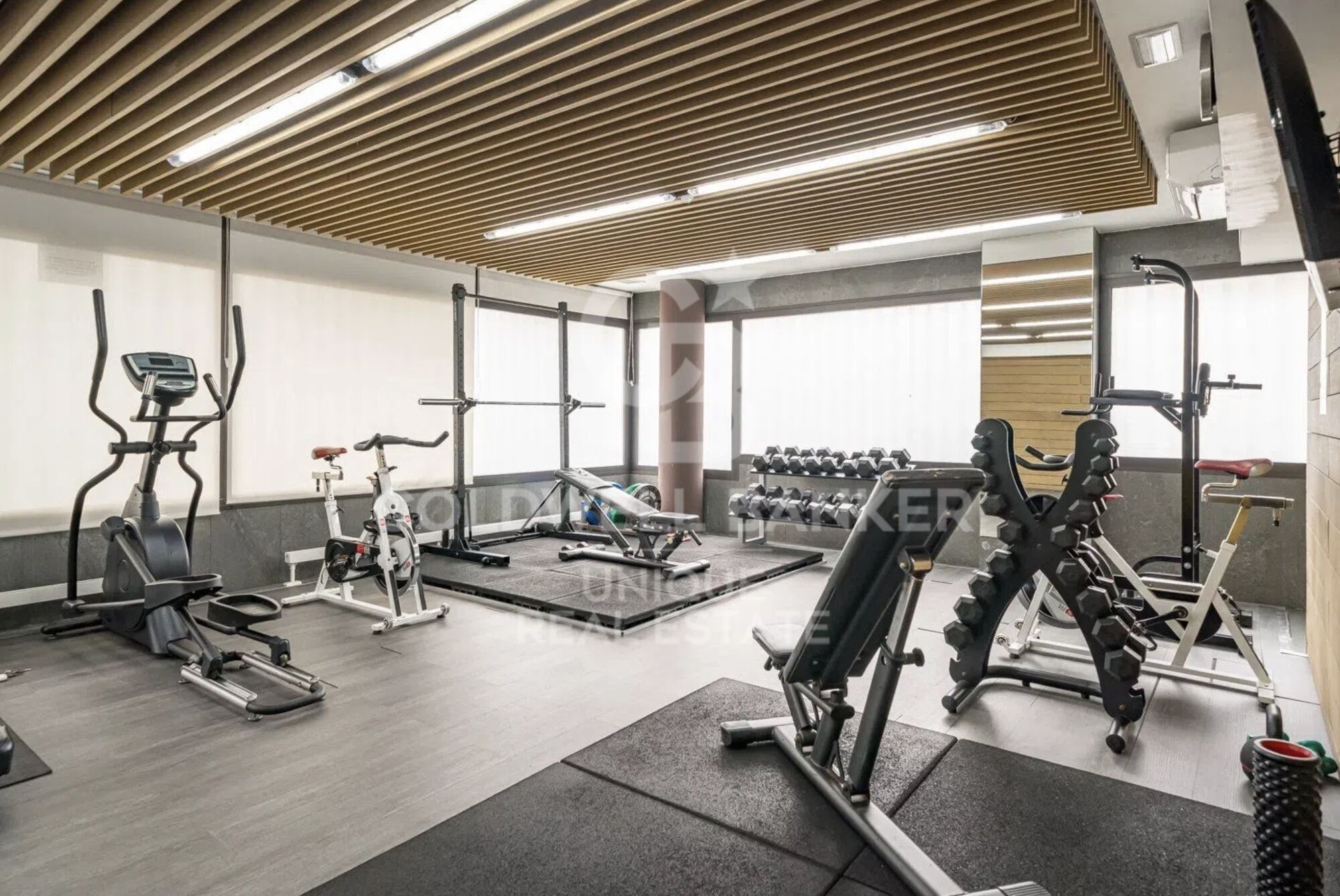 Duplex penthouse with terrace, pool, garage and storage room in Chamberí, Madrid