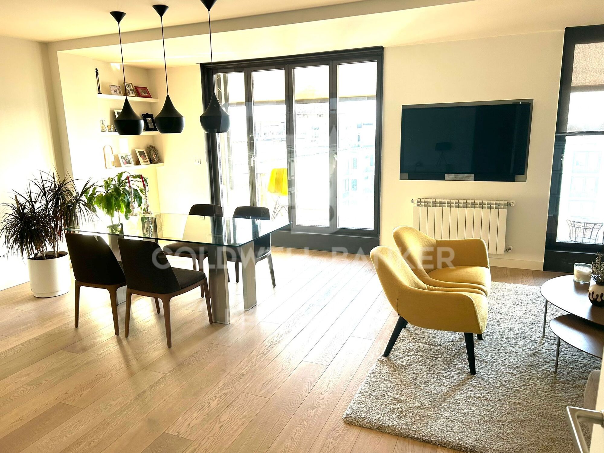 Duplex penthouse with terrace, pool, garage and storage room in Chamberí, Madrid