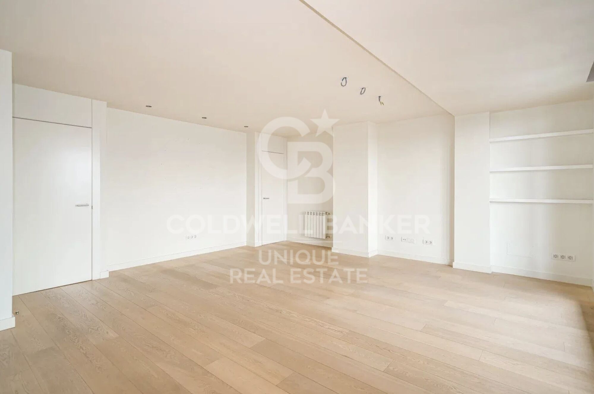 Duplex penthouse with terrace, pool, garage and storage room in Chamberí, Madrid