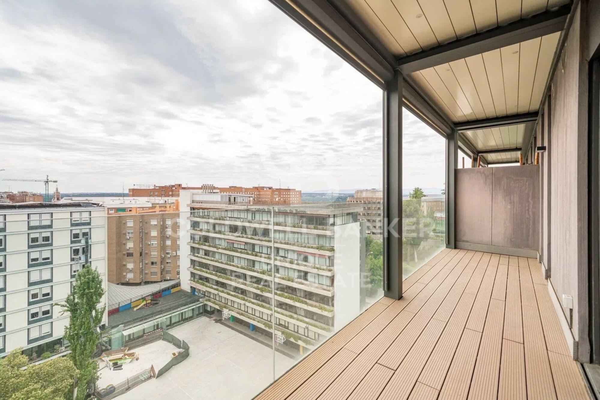 Duplex penthouse with terrace, pool, garage and storage room in Chamberí, Madrid