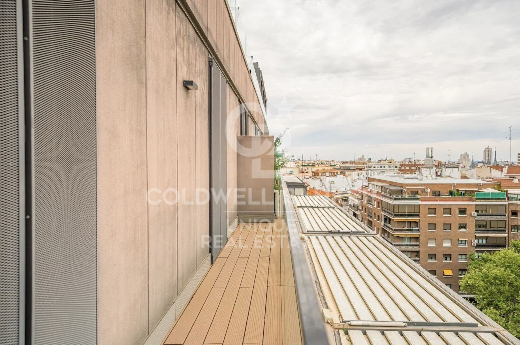 Duplex penthouse with terrace, pool, garage and storage room in Chamberí, Madrid