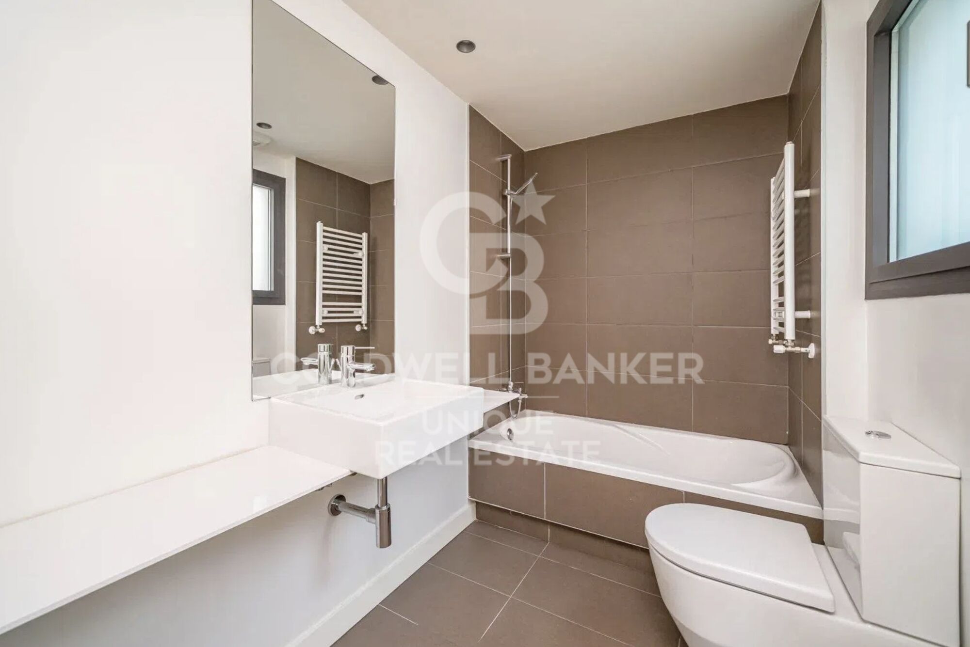 Duplex penthouse with terrace, pool, garage and storage room in Chamberí, Madrid