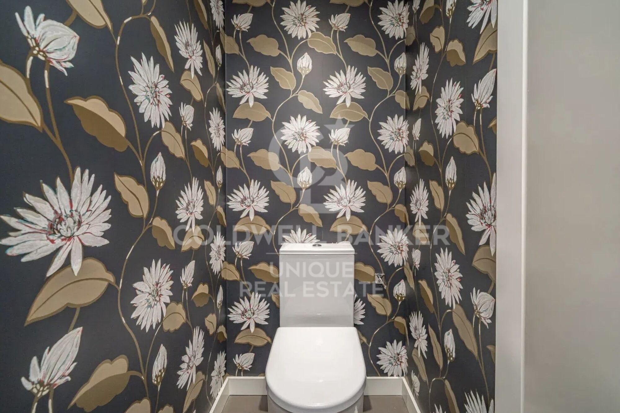 Duplex penthouse with terrace, pool, garage and storage room in Chamberí, Madrid