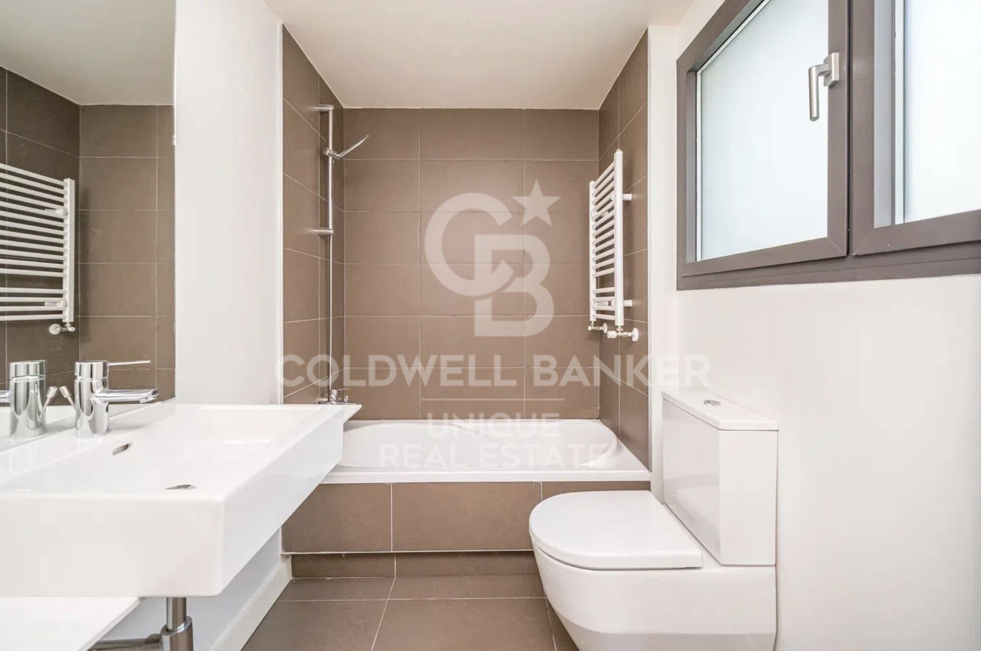 Duplex penthouse with terrace, pool, garage and storage room in Chamberí, Madrid