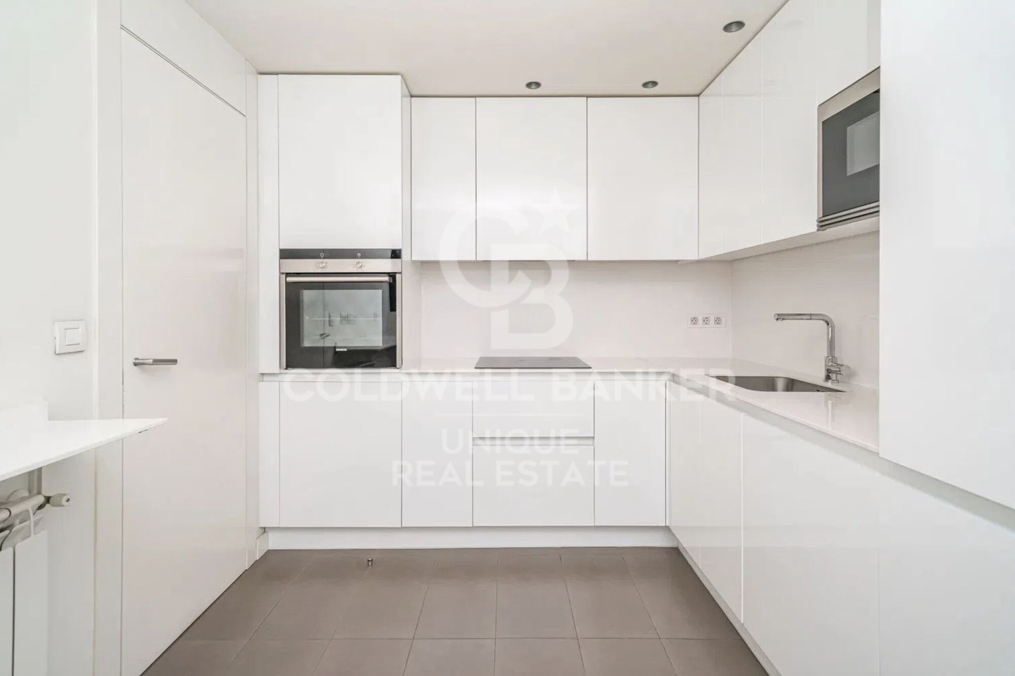 Duplex penthouse with terrace, pool, garage and storage room in Chamberí, Madrid