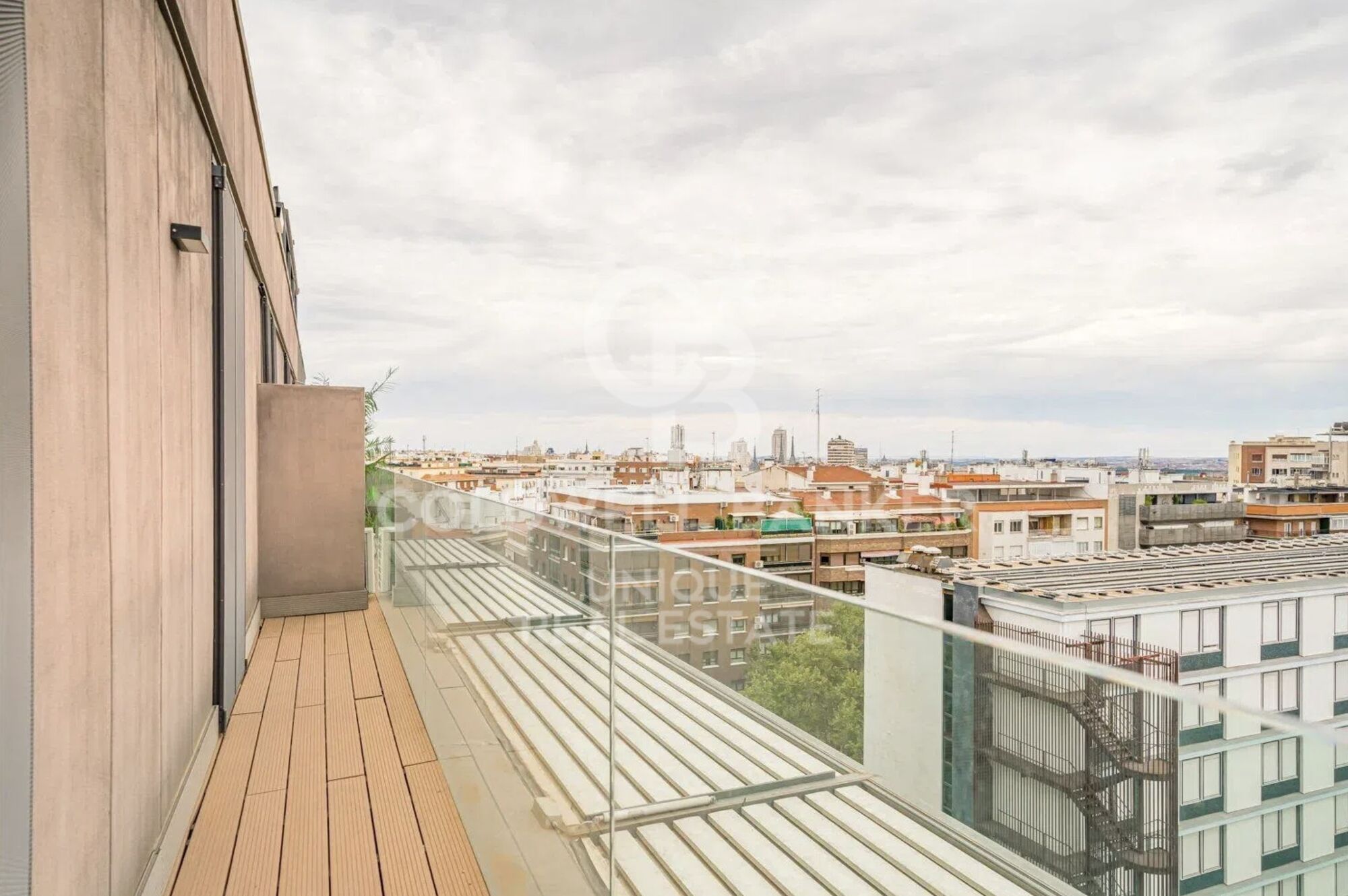 Duplex penthouse with terrace, pool, garage and storage room in Chamberí, Madrid