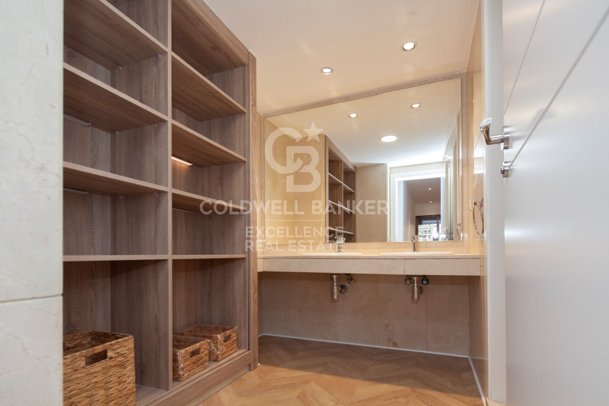 Spacious brand-new apartment with garage and views of the Turia in La Petxina
