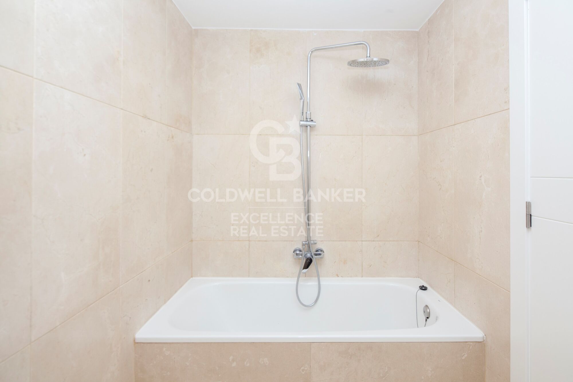 Spacious brand-new apartment with garage and views of the Turia in La Petxina