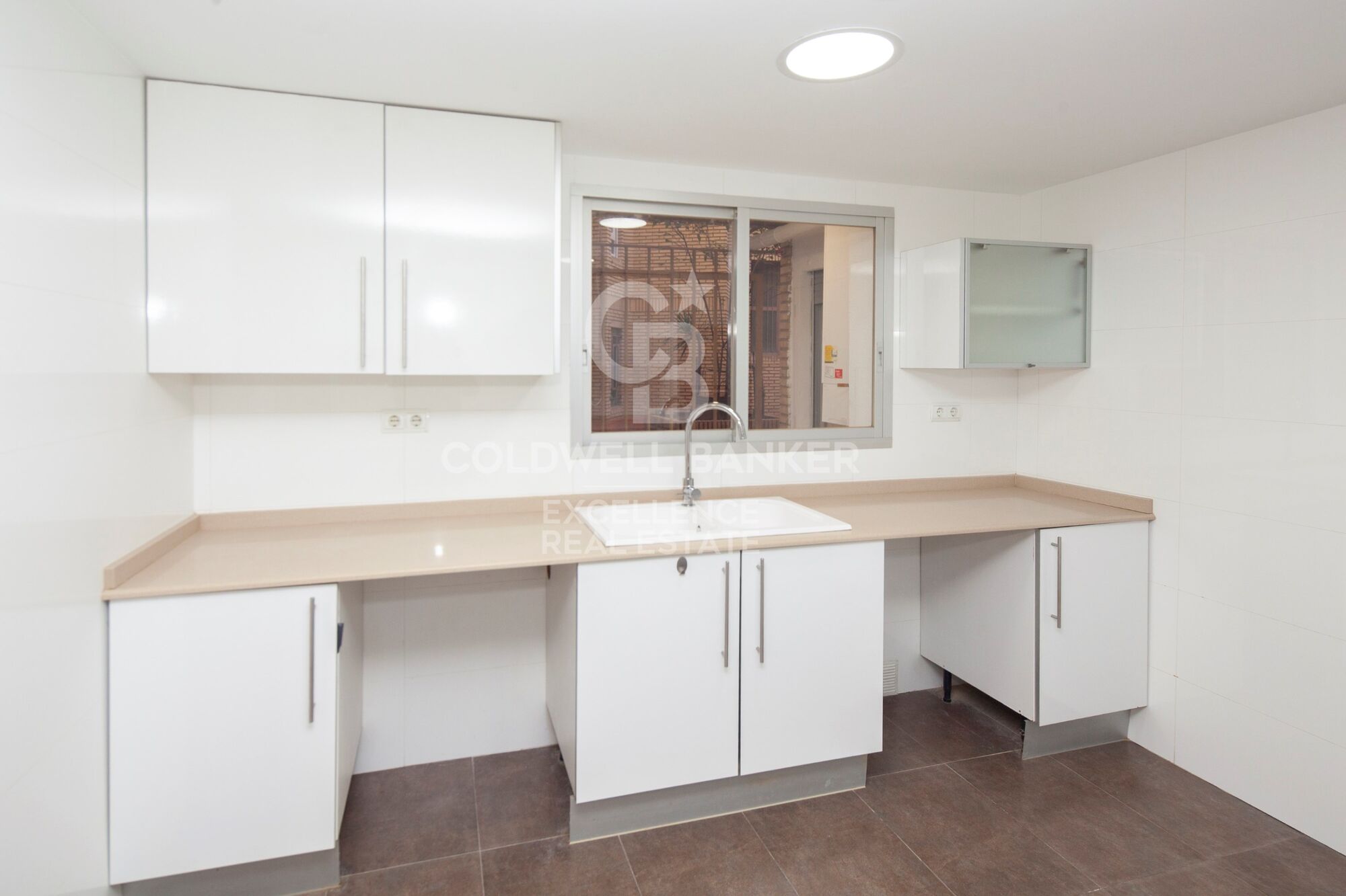 Großzügige, neu renovierte Wohnung mit Garage und Blick auf den Turia in La Petxina