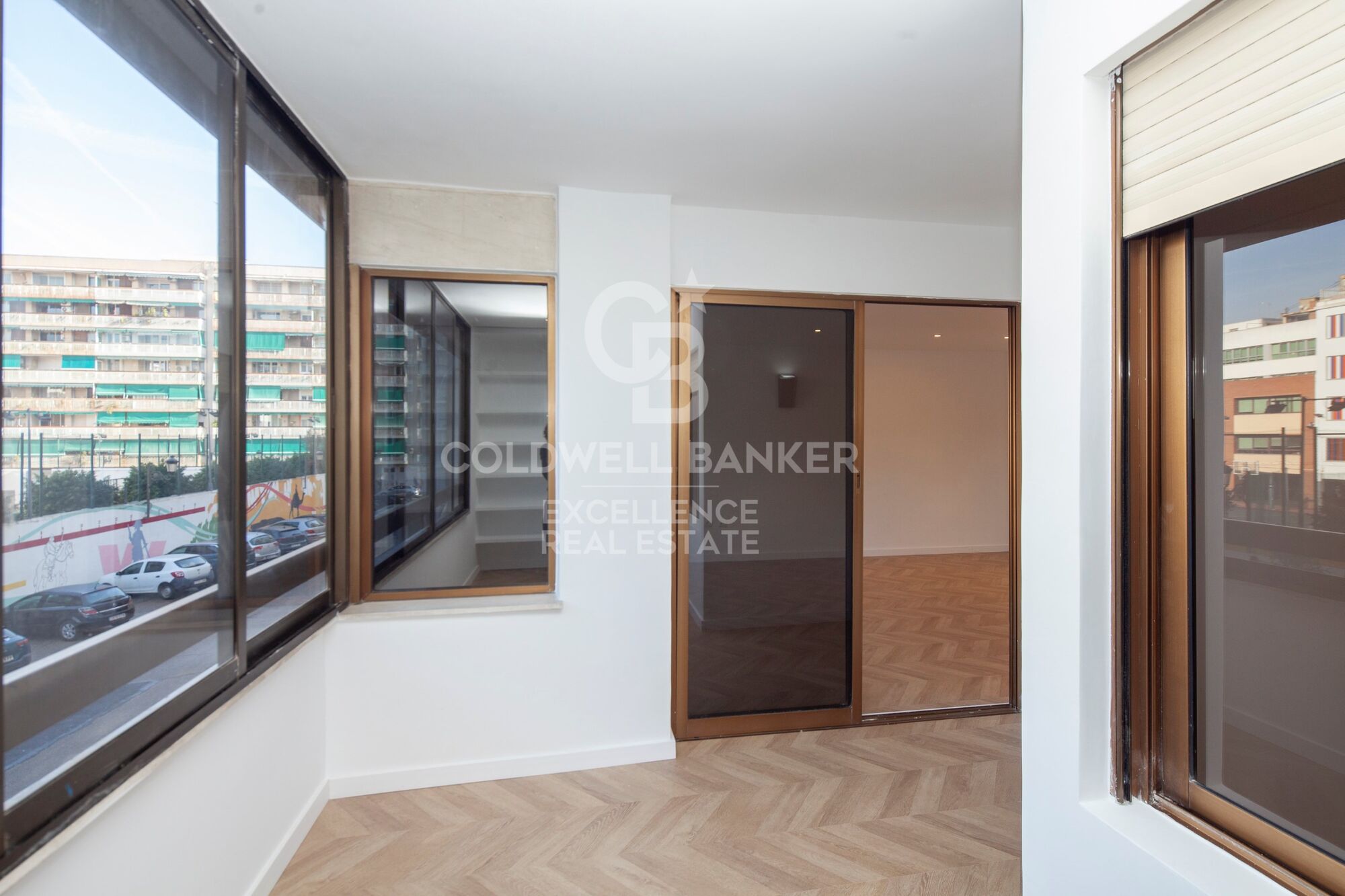 Großzügige, neu renovierte Wohnung mit Garage und Blick auf den Turia in La Petxina