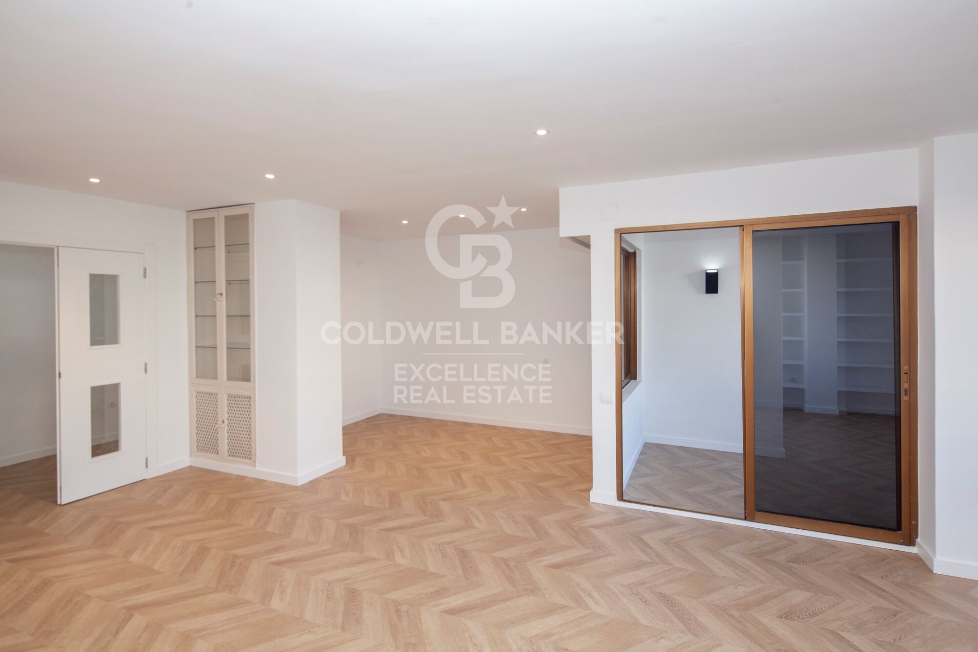 Großzügige, neu renovierte Wohnung mit Garage und Blick auf den Turia in La Petxina