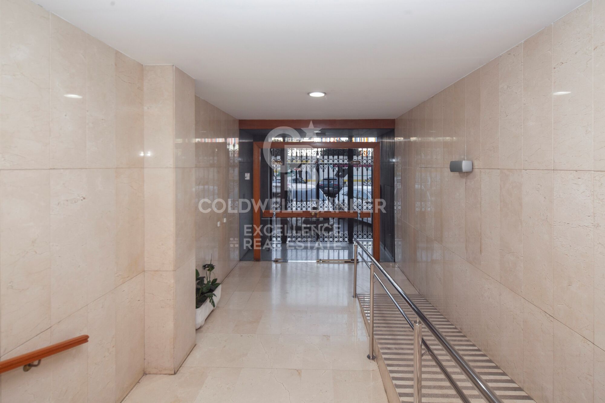 Großzügige, neu renovierte Wohnung mit Garage und Blick auf den Turia in La Petxina
