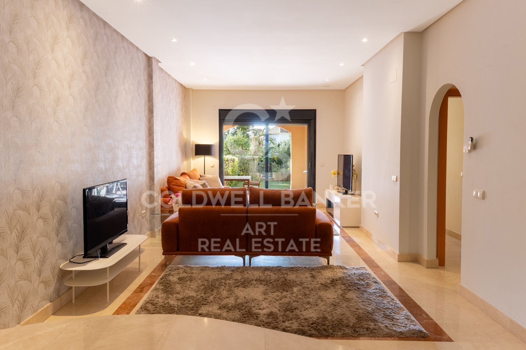 Appartement avec jardin dans une prestigieuse résidence en bord de mer