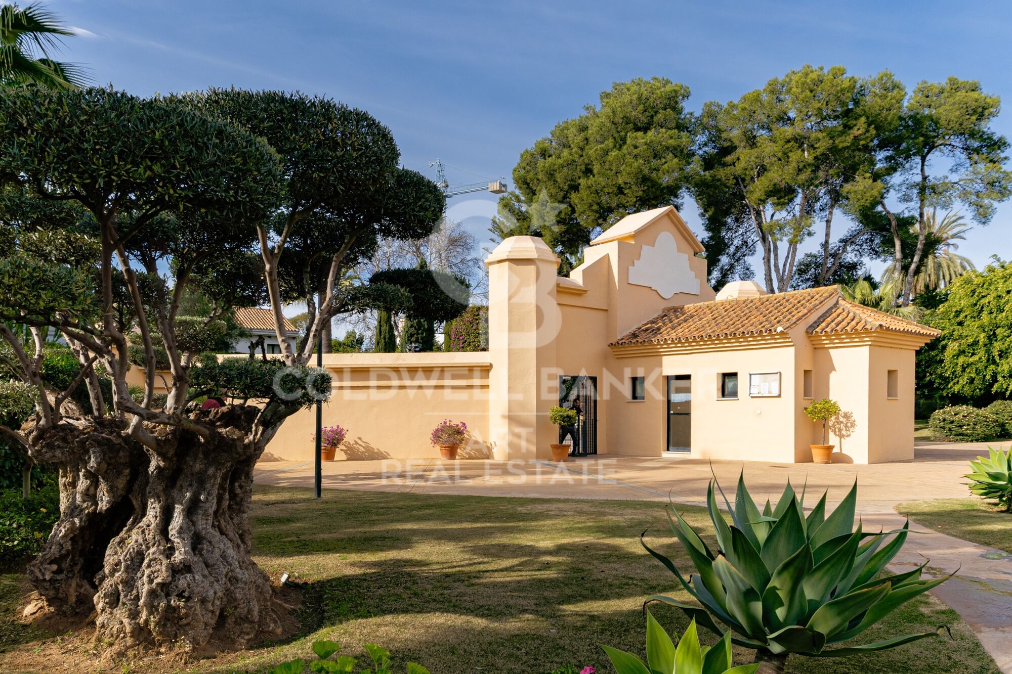 Appartement avec jardin dans une prestigieuse résidence en bord de mer
