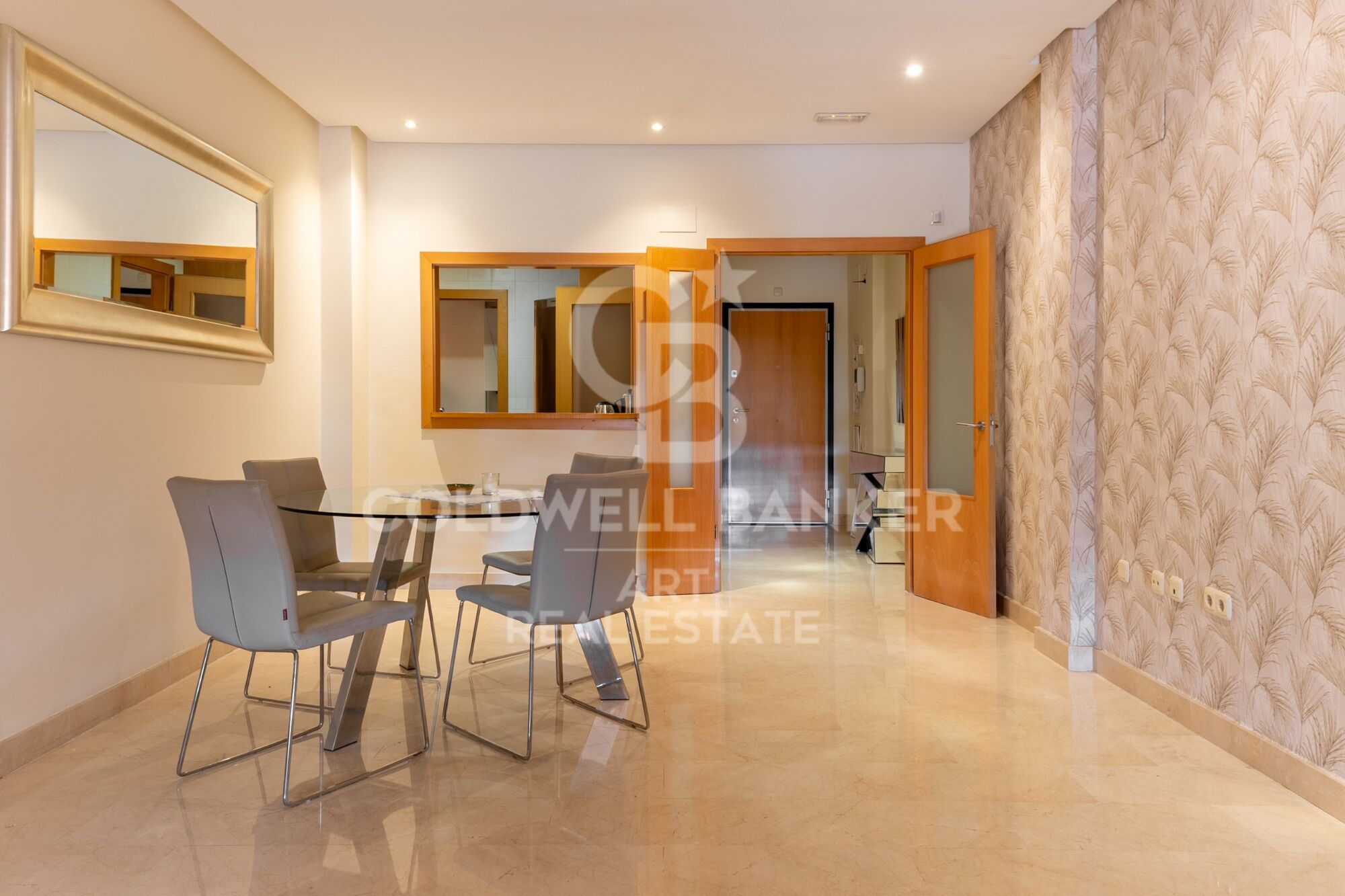 Appartement avec jardin dans une prestigieuse résidence en bord de mer