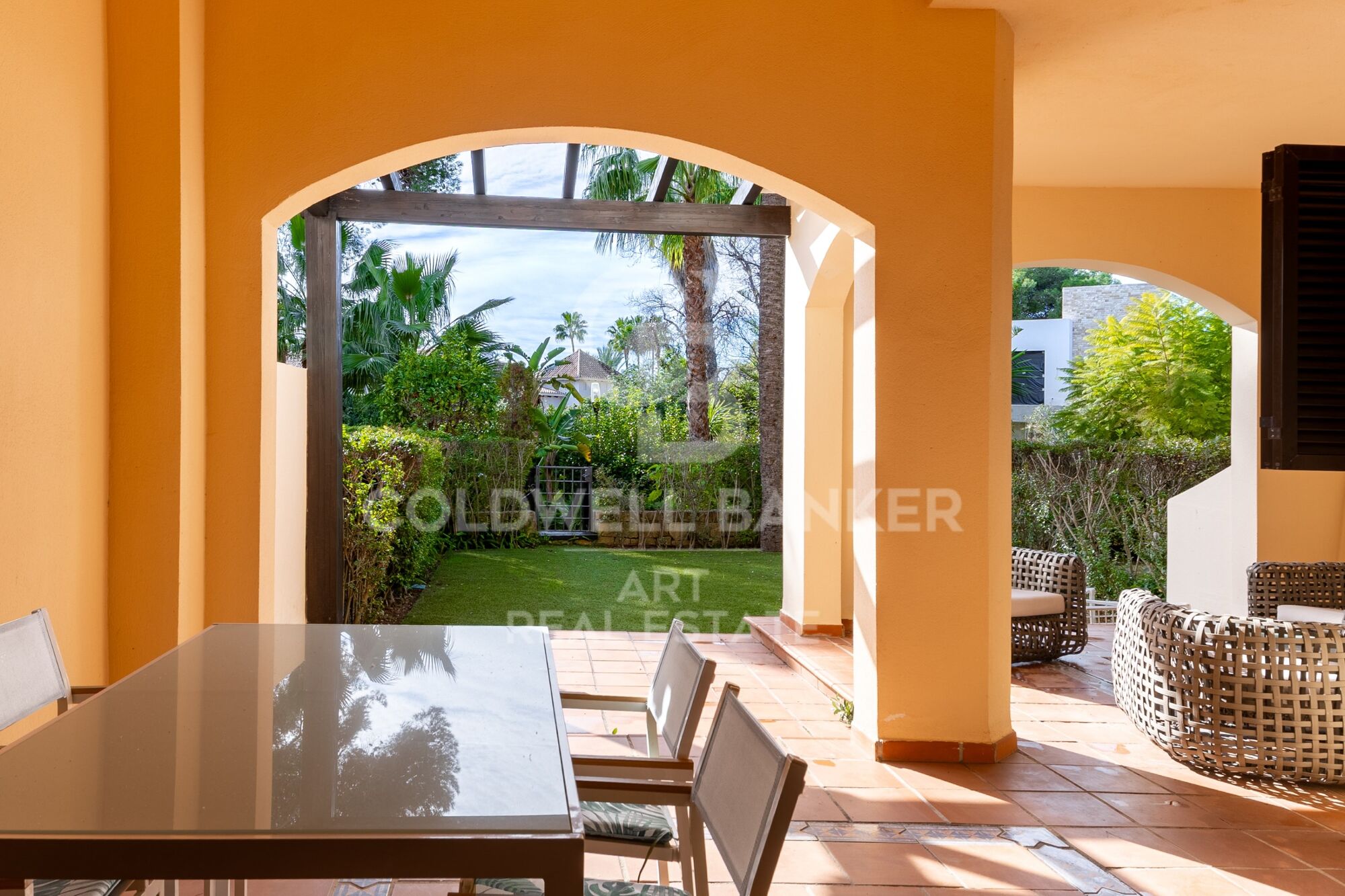 Appartement avec jardin dans une prestigieuse résidence en bord de mer