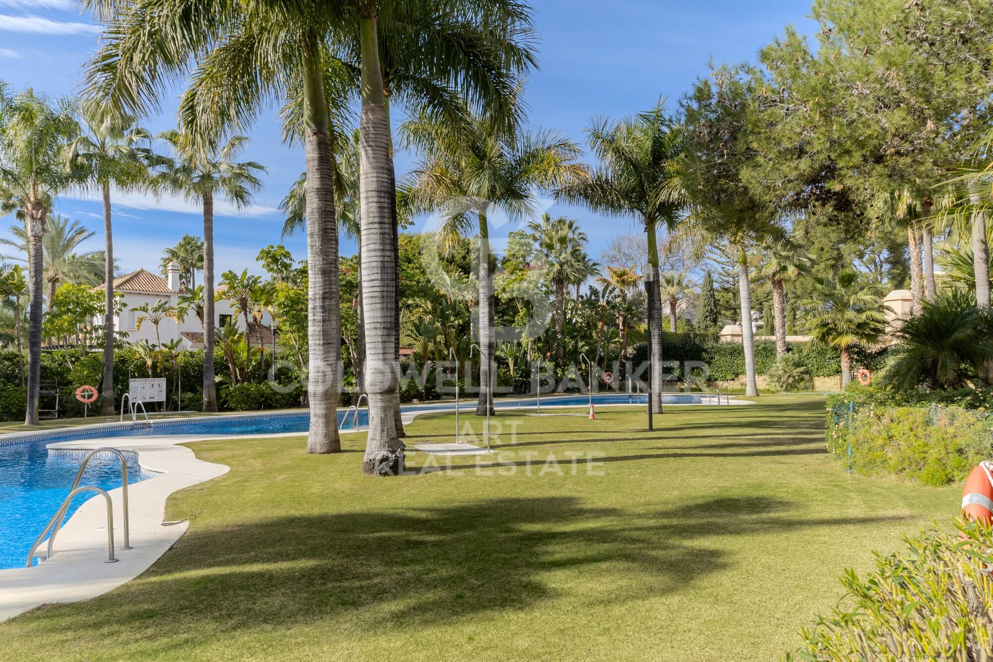 Gartenapartment in prestigierter Strandresidenz