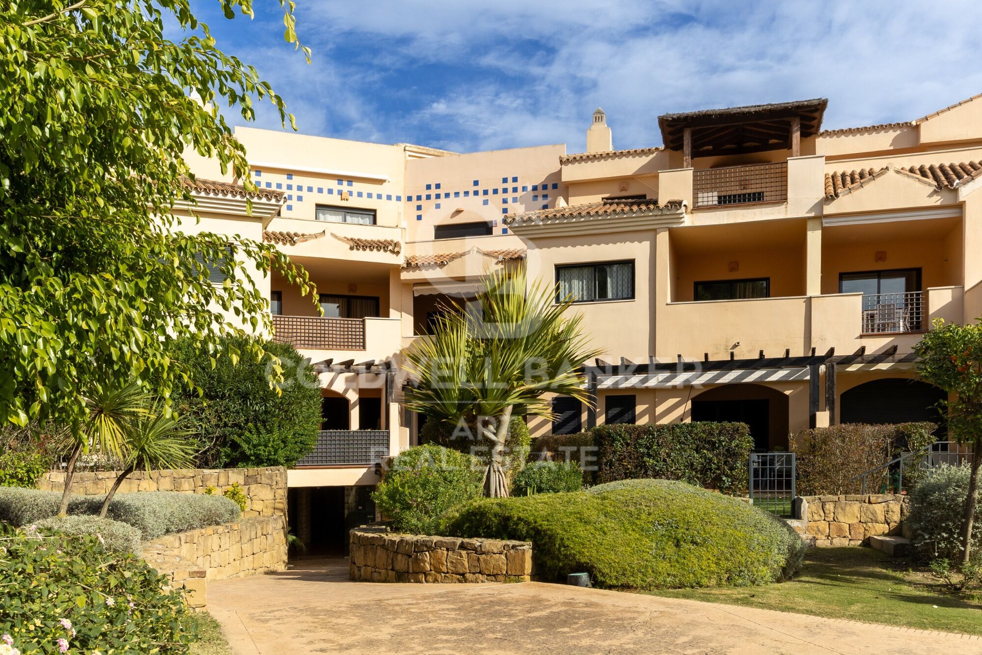 Appartement avec jardin dans une prestigieuse résidence en bord de mer