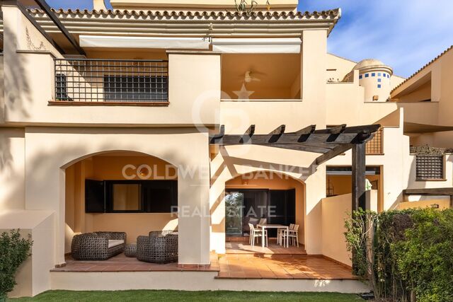 Appartement avec jardin dans une prestigieuse résidence en bord de mer