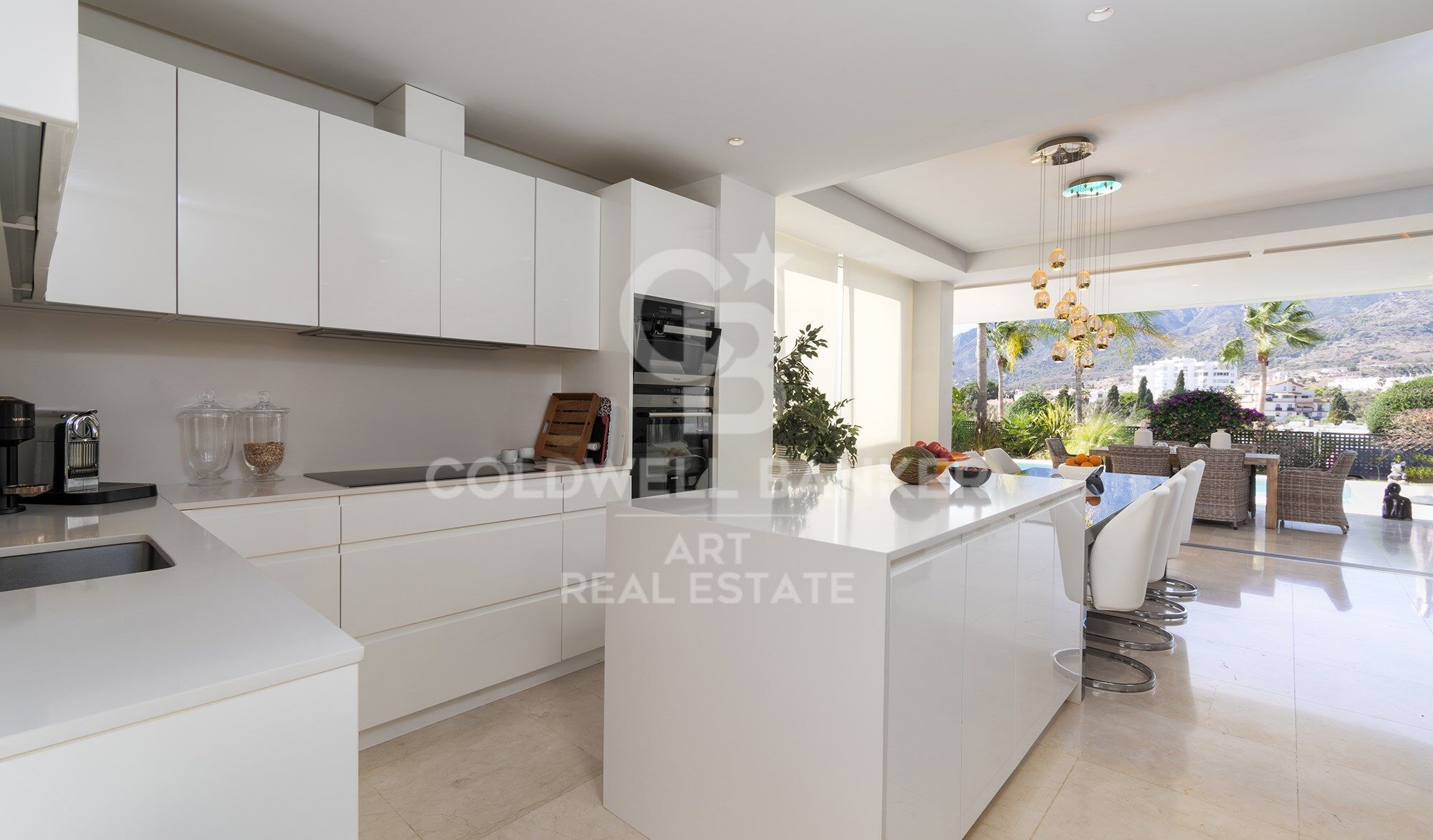 Preciosa villa en Marbella con espectaculares vistas al mar y a la Concha