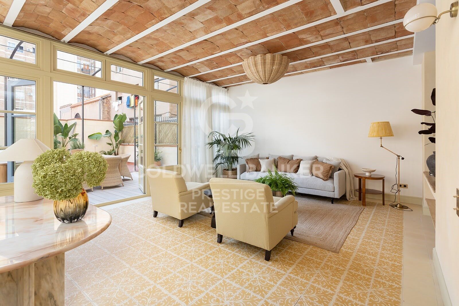 Passeig de Sant Joan · Renovated apartment with private terrace