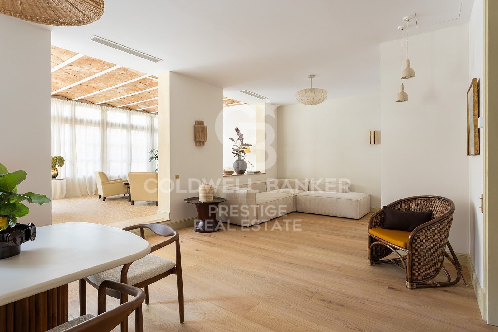 Passeig de Sant Joan · Renovated apartment with private terrace