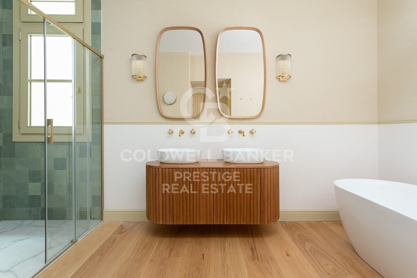 Passeig de Sant Joan · Renovated apartment with private terrace