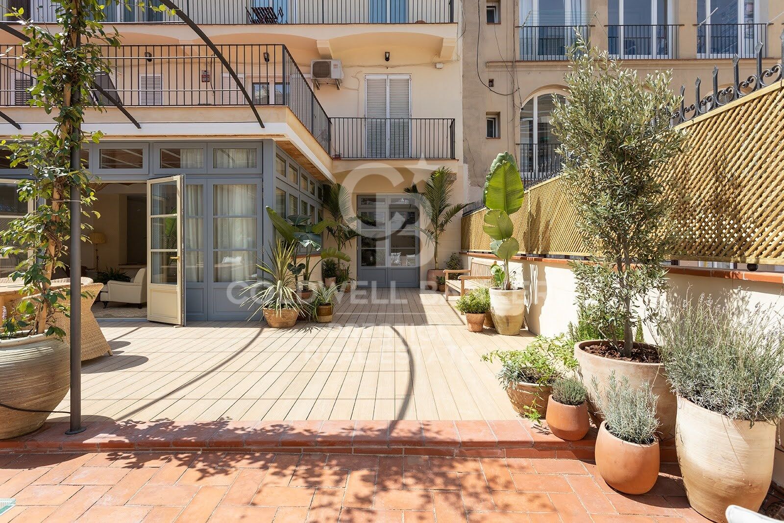 Passeig de Sant Joan · Renovated apartment with private terrace