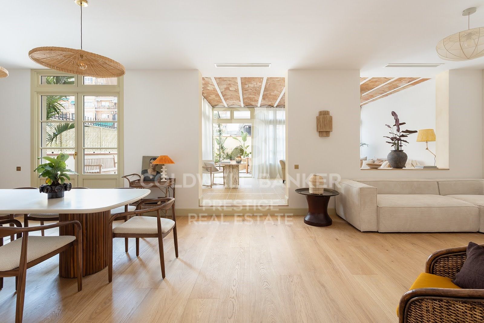 Passeig de Sant Joan · Renovated apartment with private terrace